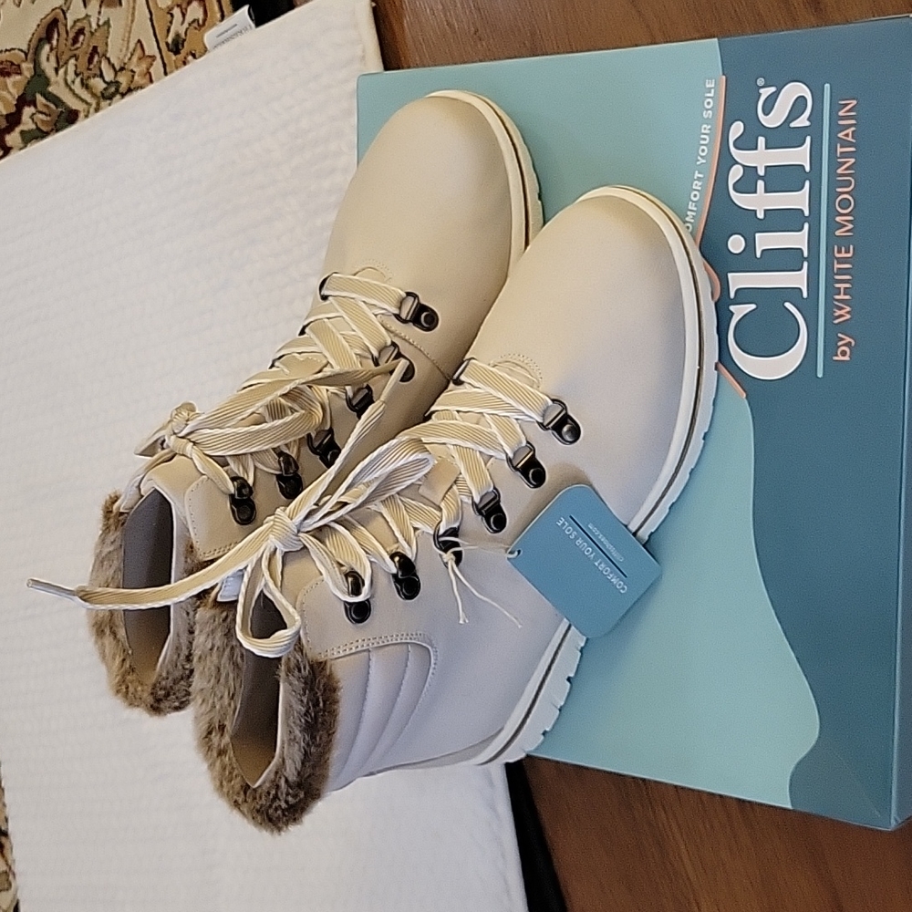Cliffs White Mountain Hallett winter white boots fabric faux fur 8.5 WIDE NEW…